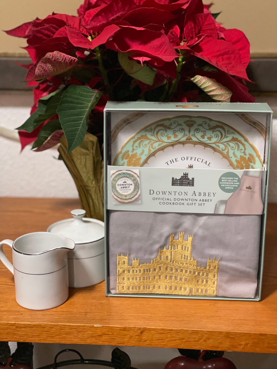 The Official Downton Abbey Cookbook and Apron Gift Set (Downton Abbey Cookery) by Annie Gray *Released 09.17.2019